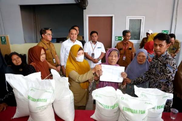 Pemkot Surabaya Libatkan Anak Muda dalam Penyaluran Bantuan Beras