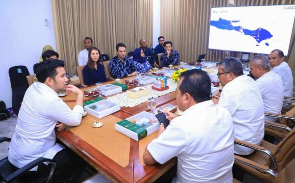 Andalkan DLH Jatim, Emil Dardak Optimistis Sungai di Jatim Bisa Bersih dari Sampah