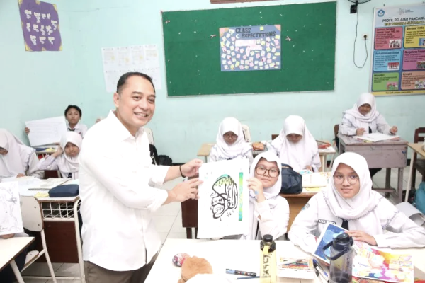 Pemkot Surabaya Batasi Penggunaan Gawai Anak, Maksimal 2 Jam Sehari