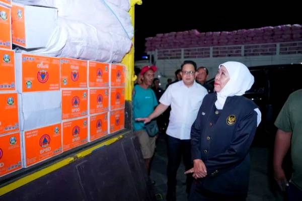 Jatim Kirim Tim SAR dan 100 Ton Bantuan untuk Korban Gempa NTT