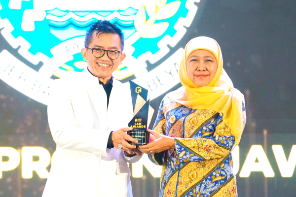 Transformational Leader hingga Corpu Terbaik, Khofifah Borong Tiga Penghargaan LAN Awards 2025