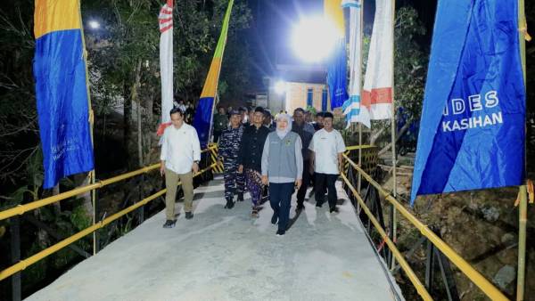 Khofifah Resmikan Empat Infrastruktur Jalan dan Jembatan di Pacitan, Perkuat Konektivitas Antarwilayah