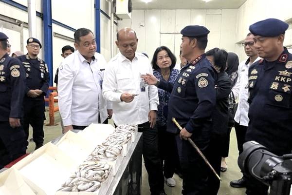 DPR Minta KKP Transparan Soal Dasar Hukum Penyitaan 1.048 Ton Udang Impor di Jatim