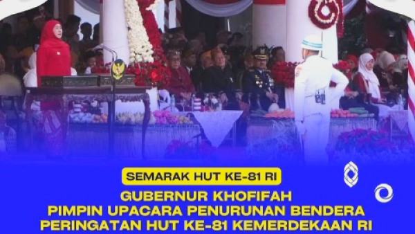 Khofifah Pimpin Penurunan Bendera HUT ke-81 RI di Grahadi