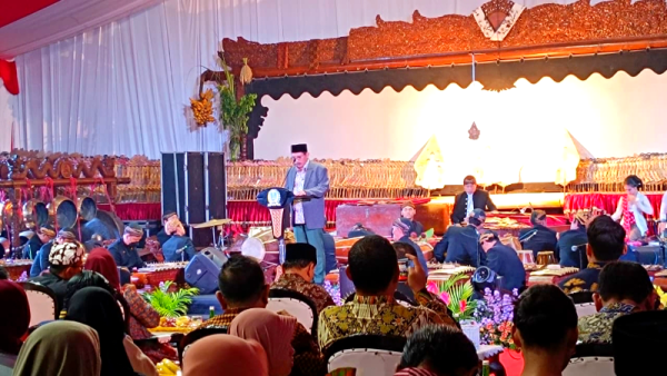 Wayang Kulit Jadi Penanda Filosofis Hari Jadi ke-80 Jawa Timur
