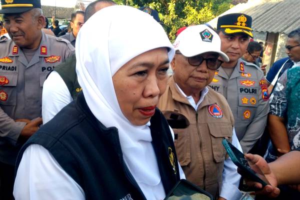 Ditanya Kasus Keracunan MBG di Jatim, Khofifah: Pak Wagub Itu Lho Koordinator MBG