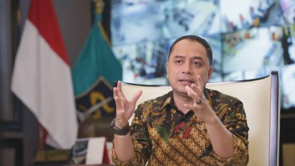 Tingkatkan Akuntabilitas ASN, Wali Kota Eri Cahyadi Siapkan Sanksi Bendera Hitam bagi Pengampu Kampung Pancasila