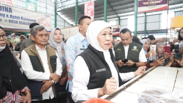 Khofifah Sidak Pasar Klojen, Pastikan Harga dan Stok Bahan Pokok di Malang Raya Tetap Terkendali