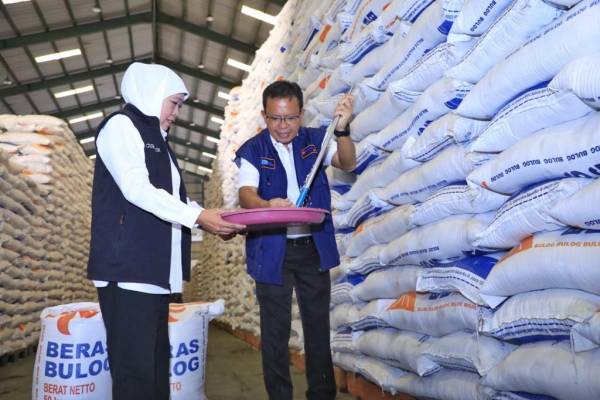 Khofifah Launching Penyaluran Bantuan Beras 102 Ribu Ton Selama 3 Bulan