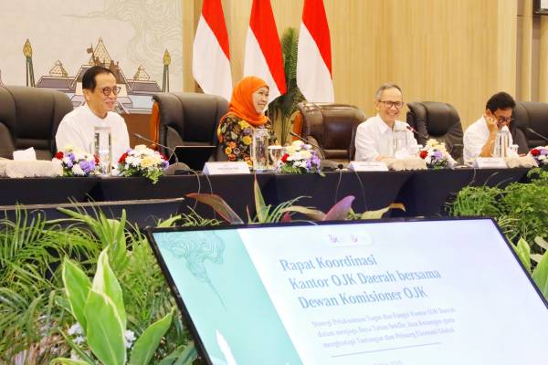 Gubernur Khofifah Ajak Warga Jatim Cerdas Berinvestasi di Era Digital