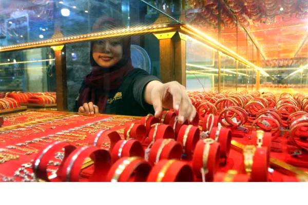 Harga Emas Perhiasan Terus Turun, BPS Catat Deflasi Tiga Bulan Berturut-turut