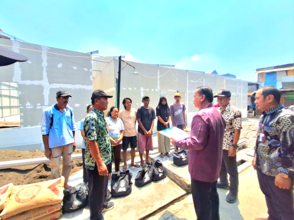 Komisi E DPRD Jatim Turun Langsung Bantu Perbaikan Rumah Warga Jemursari