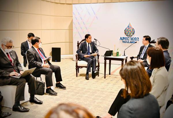 Bertemu Chief Executive Hong Kong, Jokowi Bahas Isu Perdagangan dan Investasi, serta Perlindungan WNI