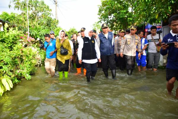 Banjir Akibat Luapan Bengawan Jero Lamongan, Begini Respon Khofifah