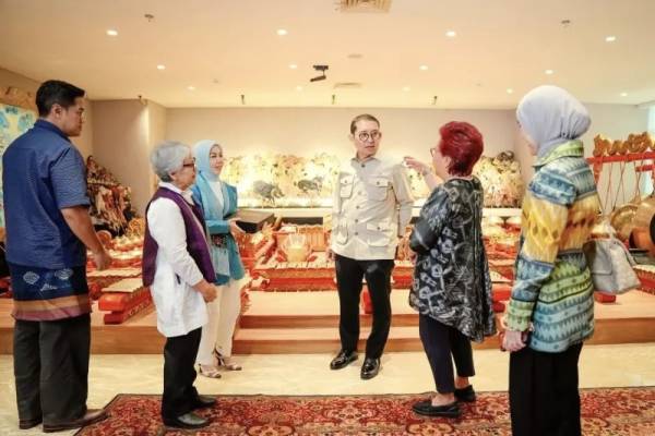 Kejar Pengakuan UNESCO, Menbud Siapkan Strategi Dokumen Tenun Indonesia