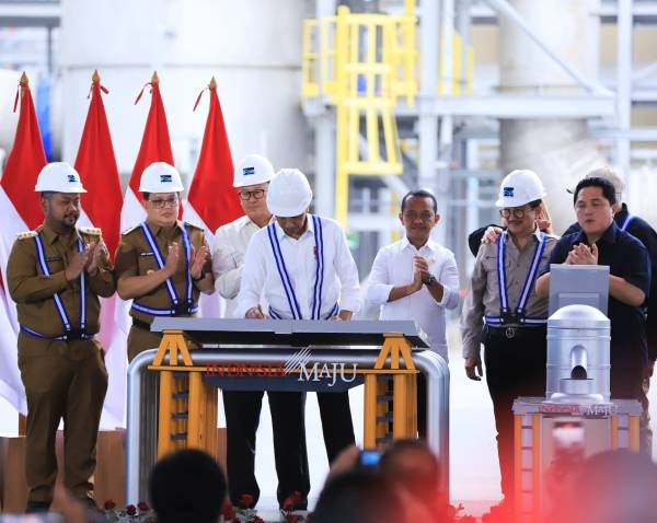 Jokowi Resmikan Produksi Smelter Freeport di Gresik