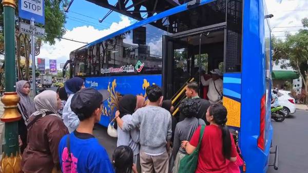 Sambut Hari Perhubungan Nasional 2026, Gubernur Khofifah Gratiskan Tarif Bus Trans Jatim