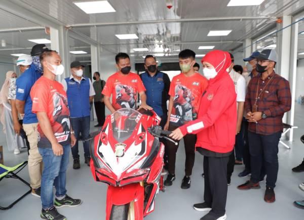 Khofifah Bangga, Mario Aji Torehkan Sejarah untuk Indonesia dengan Finish Ke-13 di Moto3 Italia 2022
