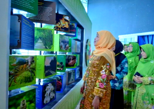 Gubernur Khofifah Apresiasi Wisata Edukasi Digital GUS Gresik di Balongpanggang