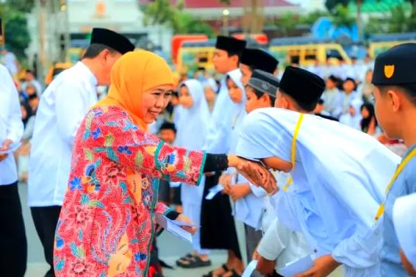 Khofifah Salurkan Bantuan Rp6,53 M ke Warga Tuban Sasar Buruh dan Disabilitas