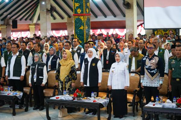 Khofifah Gulirkan Rp16,1 Miliar Bansos, Zakat dan Alsintan