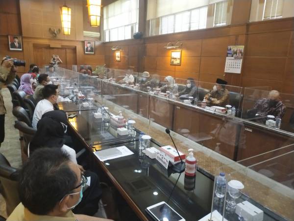 Komite III DPD RI dan IDI Dorong Pemerintah Untuk Subsidi Alkes di Jatim
