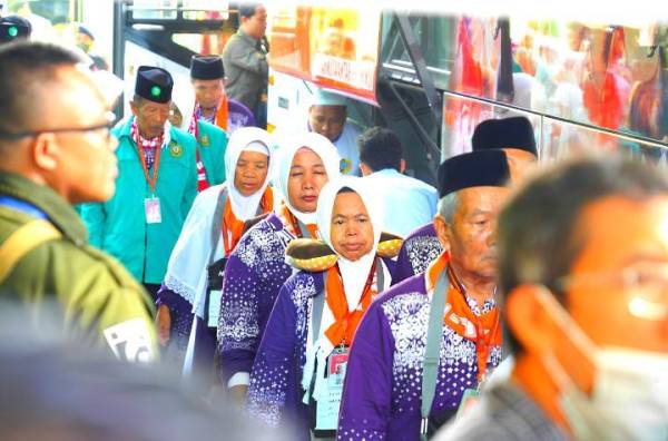 Musim Haji Dimulai, Jemaah Kloter Pertama Diberangkatkan dari Jakarta