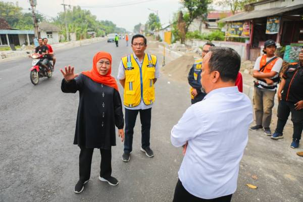 Khofifah Tinjau Pelebaran Jalan Sugihwaras Magetan, Dorong Konektivitas Mataraman