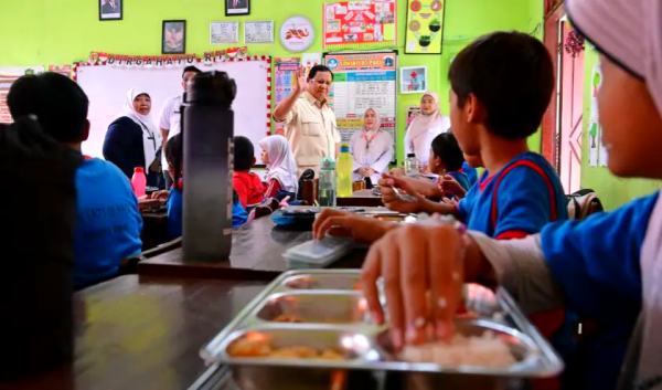 BEM Unair Desak Pemerintah Hentikan Program Makan Bergizi Gratis