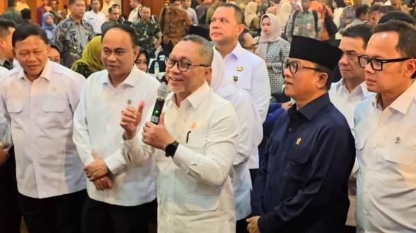 Khofifah Soroti Kelangkaan Beras Medium, Zulhas Pastikan Distribusi Segera Lancar