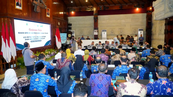 Kunjungan Kerja ke Jatim, BAKN DPR RI Soroti Tata Kelola DTSEN dan Mekanisme Sanggah Bansos