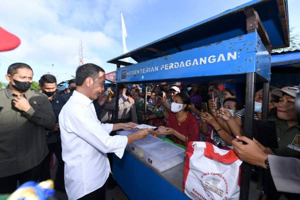 Jokowi Kunjungi Pasar Langgur