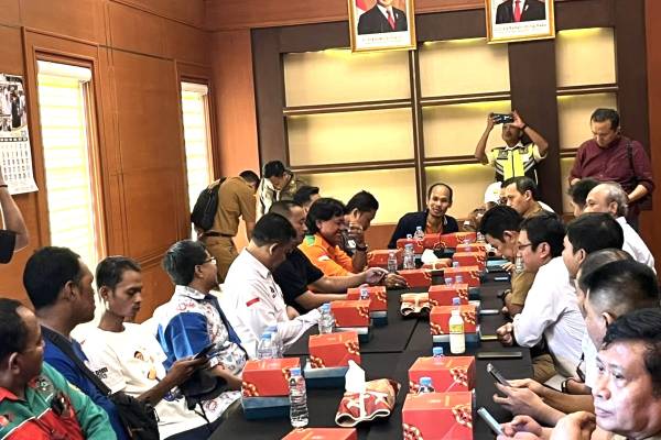 Harga Bahan Baku Naik, 5.400 Pekerja di Jawa Timur Terkena PHK