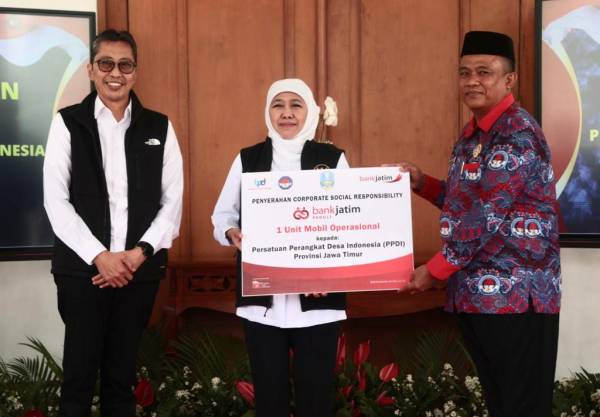 Khofifah Serahkan Bantuan Kendaraan Bank Jatim   untuk PPDI Jatim