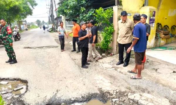 Jalan Baru Rusak Dua Pekan, Legislator Soroti Standar Proyek di Sidoarjo