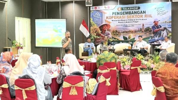 Pemerintah Provinsi Jawa Timur Mendorong Koperasi Sektor Riil Jadi Penghubung Produksi dan Pasar