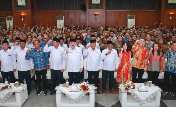Peringati Hari PMI ke-81, Pemkot Surabaya Beri Penghargaan untuk 425 Pendonor Darah Aktif