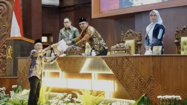 DPRD dan Pemprov Jatim Mulai Kerucutkan RAPBD 2027, Catatan Pendapatan dan Belanja