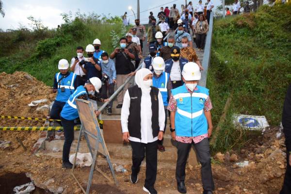 Pantau Pengerjaan Pasokan Listrik 150 kV di Jembatan Suramadu,  Khofifah Pastikan Tidak Ada Penutupan Jalur Roda Dua