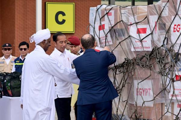 Jokowi Lepas Pengiriman Bantuan Kemanusiaan untuk Palestina dan Sudan