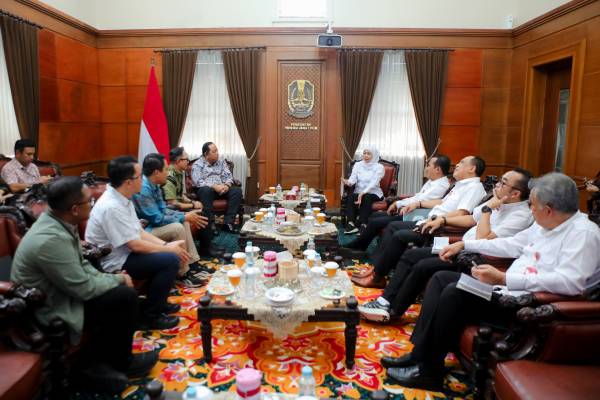 Khofifah Pastikan BBM di Jember Aman, Suplai Dialihkan dari Surabaya, Malang, hingga Jateng-DIY