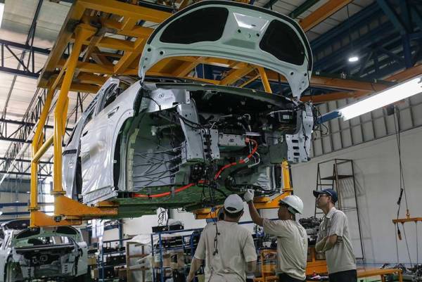 Ancaman PHK Ribuan Pekerja Industri Otomotif Mengintai Jatim, Relokasi Pabrik ke Vietnam Jadi Sorotan