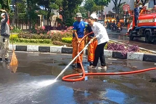 Fasilitas Umum Rusak Usai Demo, Pemkot Surabaya Gerak Cepat Lakukan Perbaikan