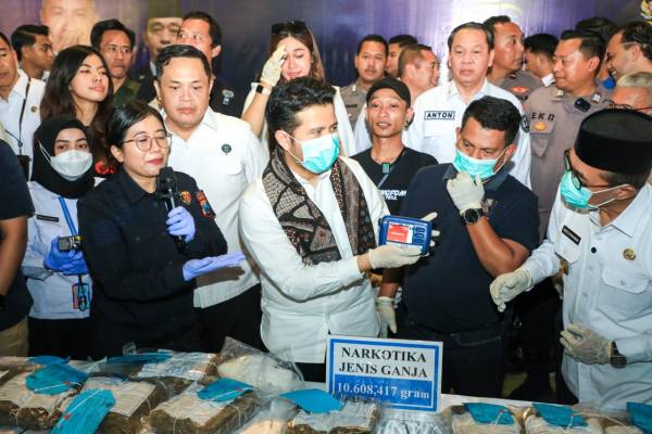 17,4 Kg Narkoba Dimusnahkan di Pamekasan Emil Dardak Tegaskan Ini Ancaman Peradaban