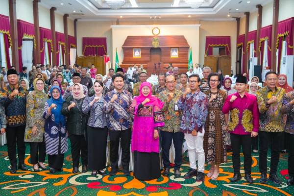 Jatim Siaga Dampak Geopolitik, Khofifah Ajak Bupati/Wali Kota Susun Strategi