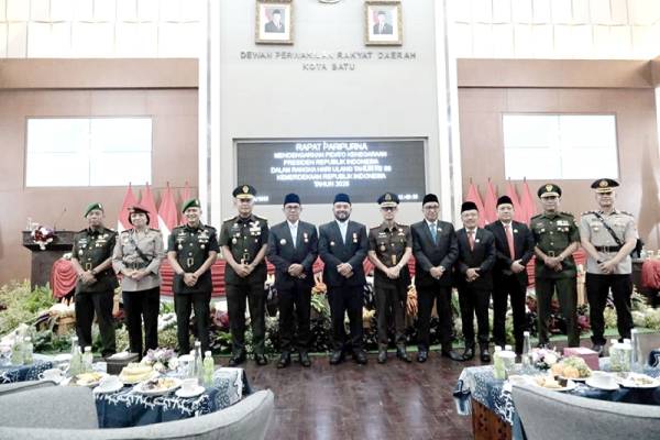 Presiden Prabowo Paparkan Capaian 299 Hari Pemerintahan, Wali Kota Batu Ikut Simak Pidato Kenegaraan