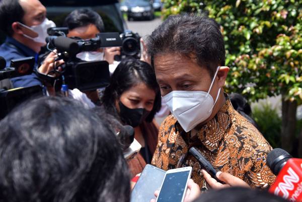 Jokowi Minta Menkes Konsultasi ke WHO terkait Status Pandemi