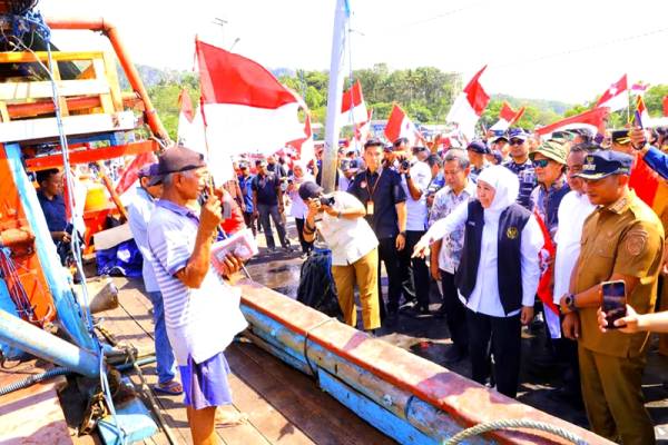 Bantuan Ratusan Juta untuk Nelayan Pacitan dari Khofifah