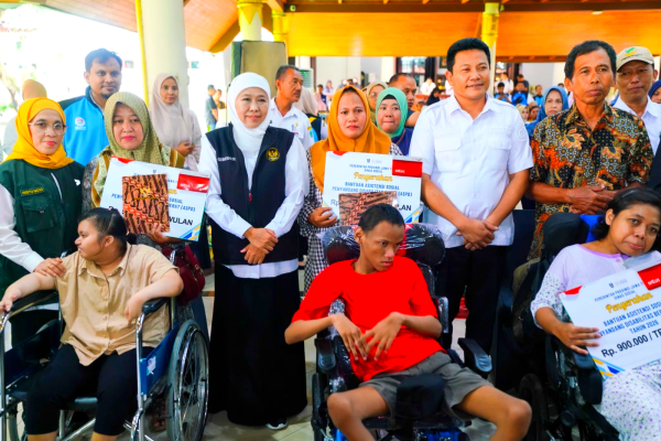 Awal Ramadhan, Khofifah Gelontorkan Rp3 Miliar Bansos dan Modal Usaha untuk Warga Sidoarjo