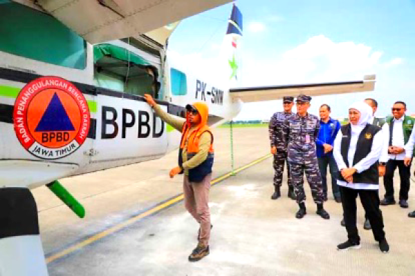 Khofifah Pantau Langsung Operasi Modifikasi Cuaca di Lanudal Juanda